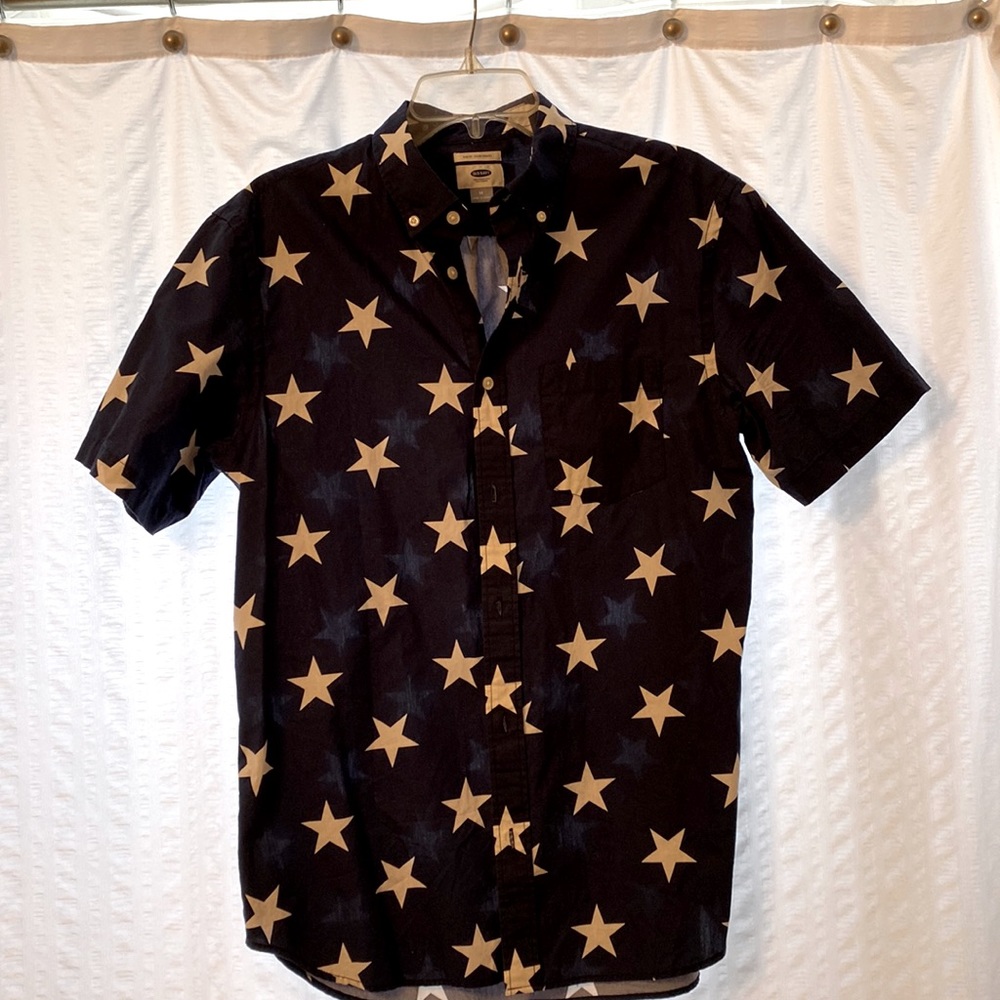 Mens old navy button down short sleeve shirt.